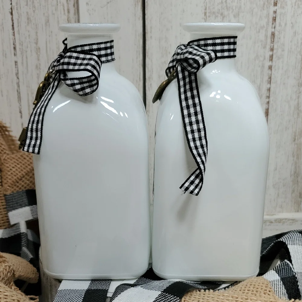 NEW White Bud Vases Buffalo Plaid Ribbon with Key & Heart Charms Country Bottles - Picture 2 of 8